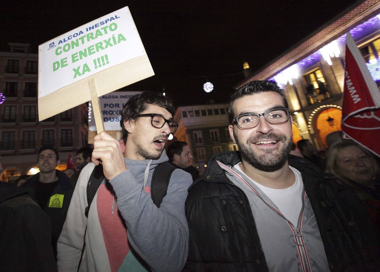 Multitudinaria manifestación en Avilés contra el cierre de Alcoa