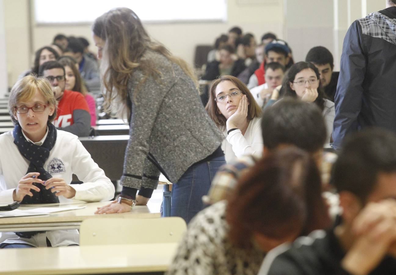 2.500 personas tratan de conseguir 52 puestos de trabajo