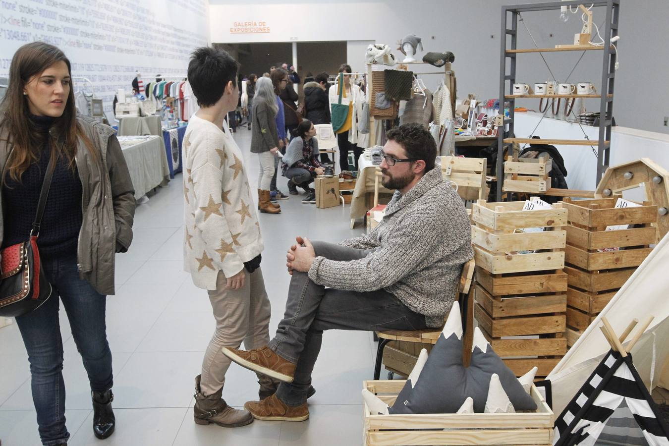 Mercadillo de artistas en La Laboral