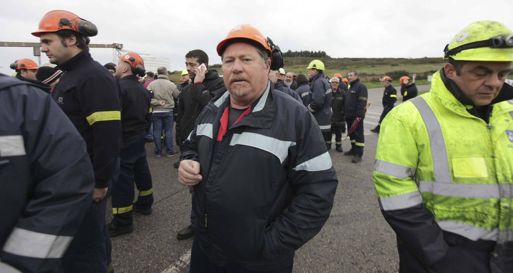 Los trabajadores de Alcoa protestan a las puertas de la fábrica