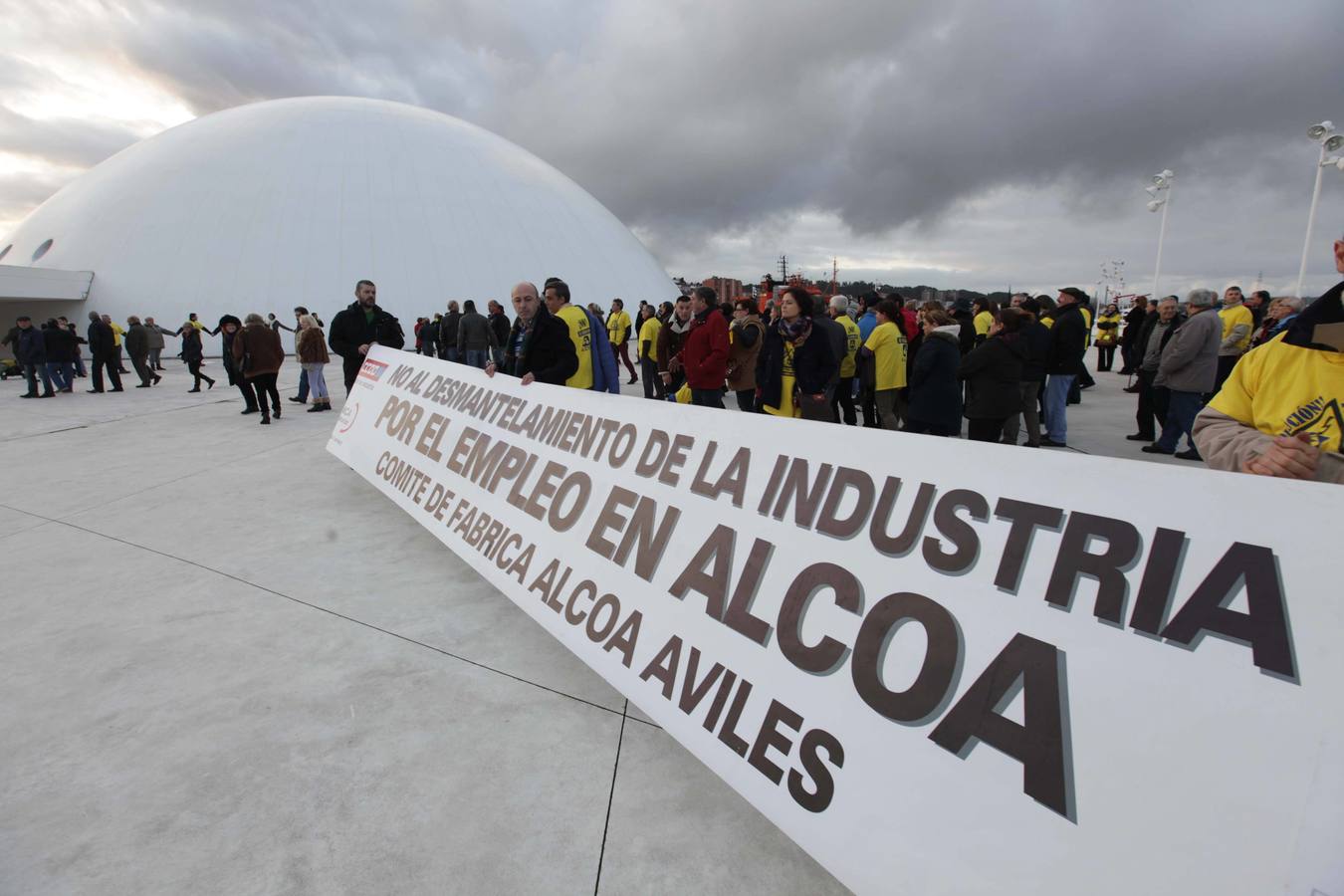 Manifestación en apoyo a los trabajadores de Alcoa en el Niemeyer