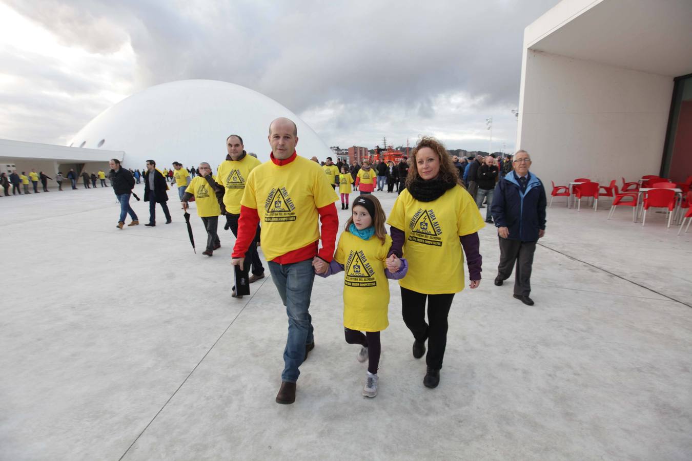 Manifestación en apoyo a los trabajadores de Alcoa en el Niemeyer