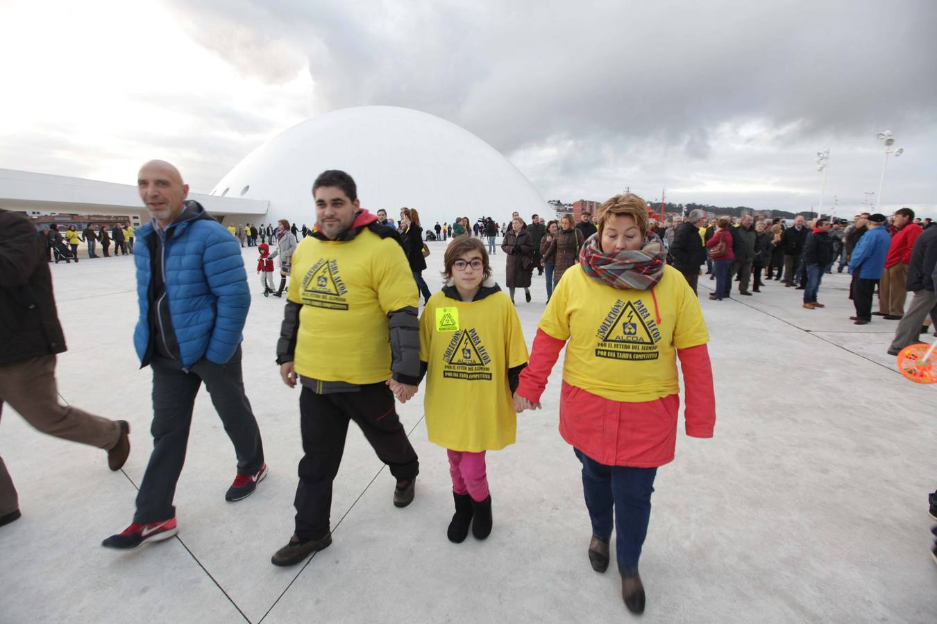 Manifestación en apoyo a los trabajadores de Alcoa en el Niemeyer