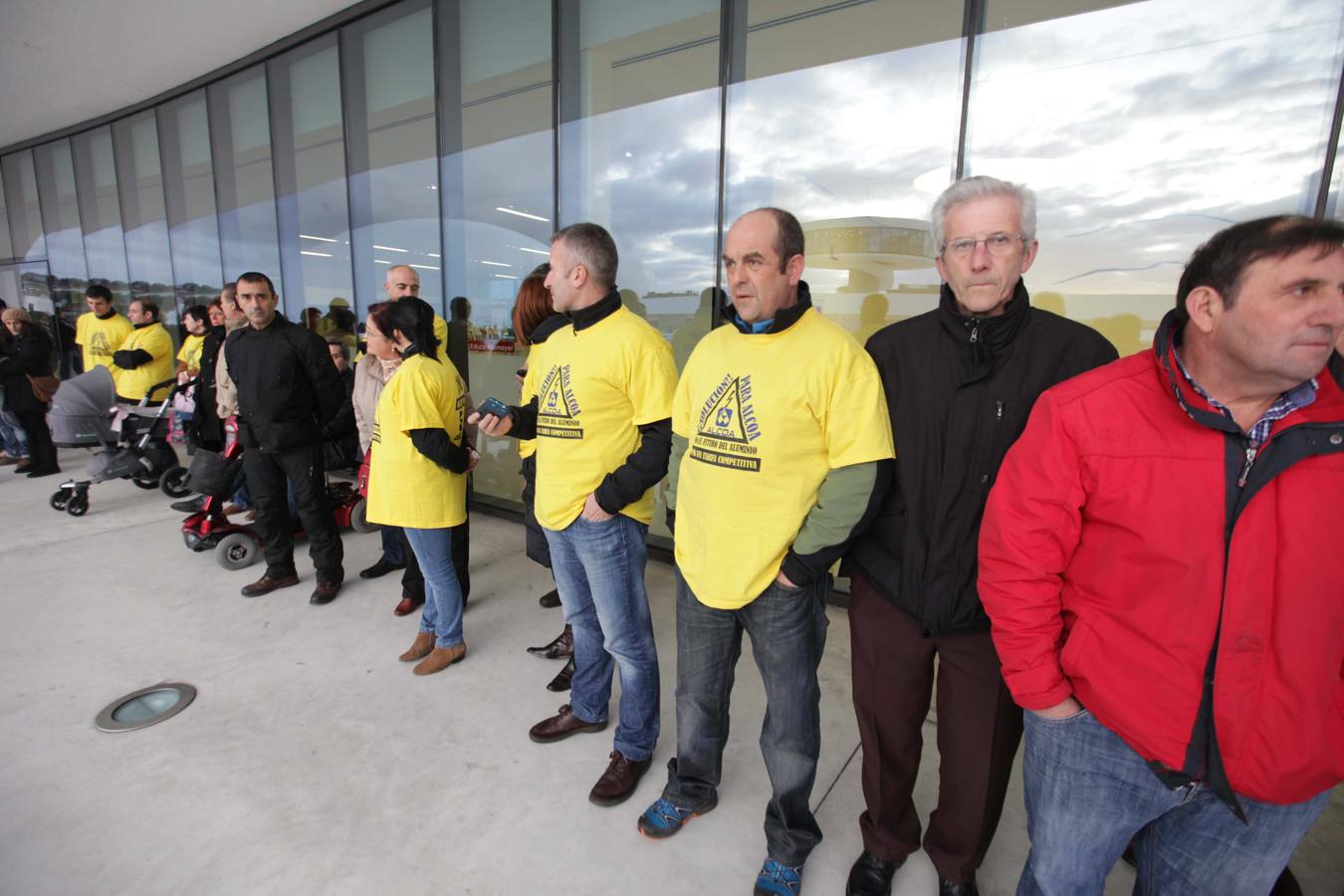 Manifestación en apoyo a los trabajadores de Alcoa en el Niemeyer