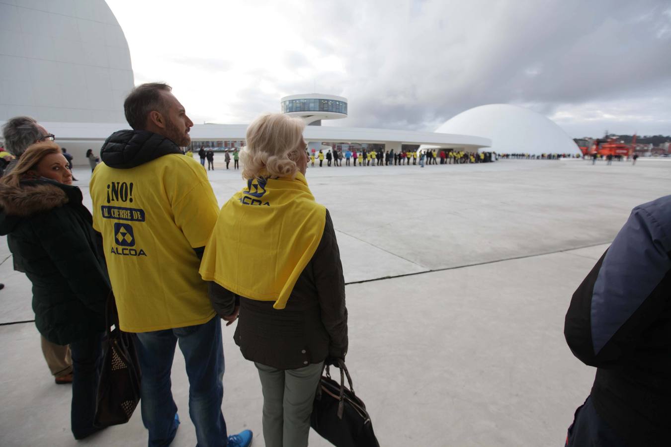 Manifestación en apoyo a los trabajadores de Alcoa en el Niemeyer