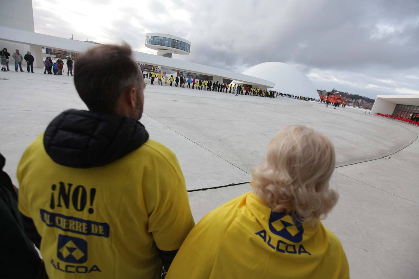 Manifestación en apoyo a los trabajadores de Alcoa en el Niemeyer