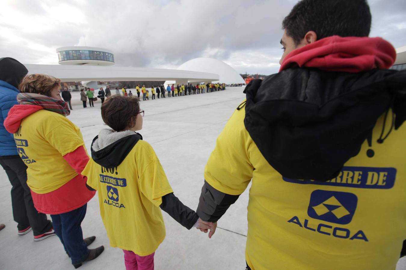 Manifestación en apoyo a los trabajadores de Alcoa en el Niemeyer