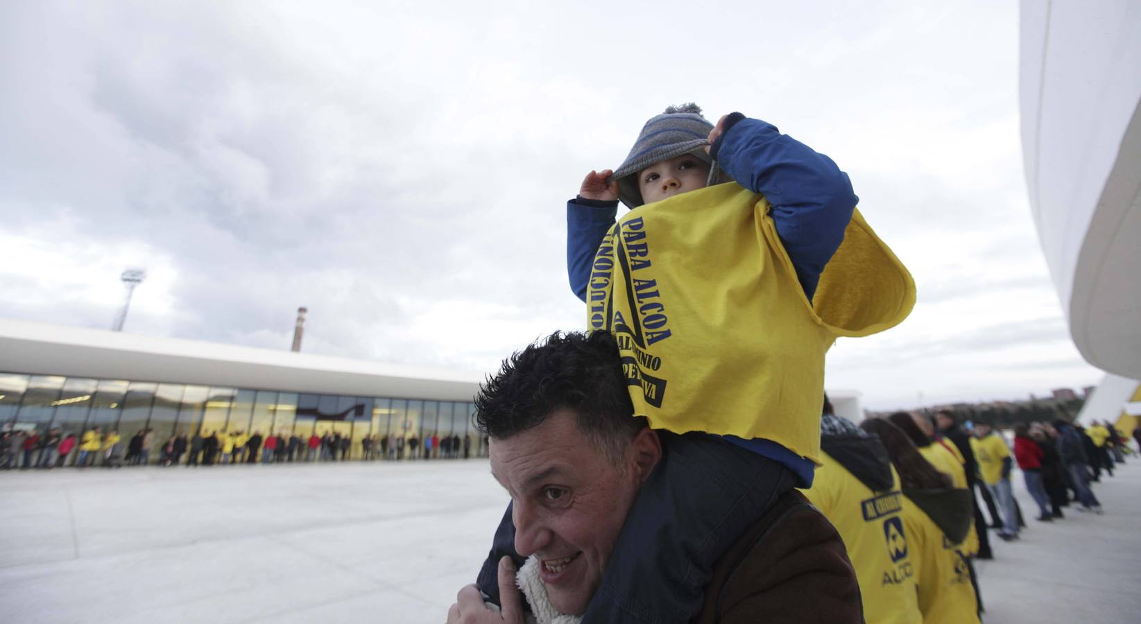 Manifestación en apoyo a los trabajadores de Alcoa en el Niemeyer