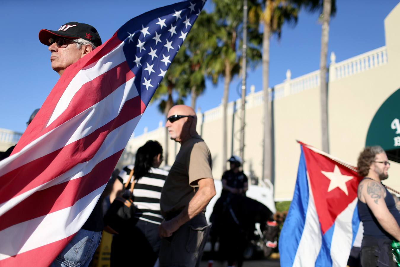 Los exiliados cubanos en Miami celebran el fin de 53 años de Guerra Fría con Estados Unidos