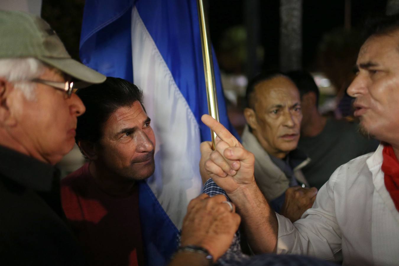 Los exiliados cubanos en Miami celebran el fin de 53 años de Guerra Fría con Estados Unidos