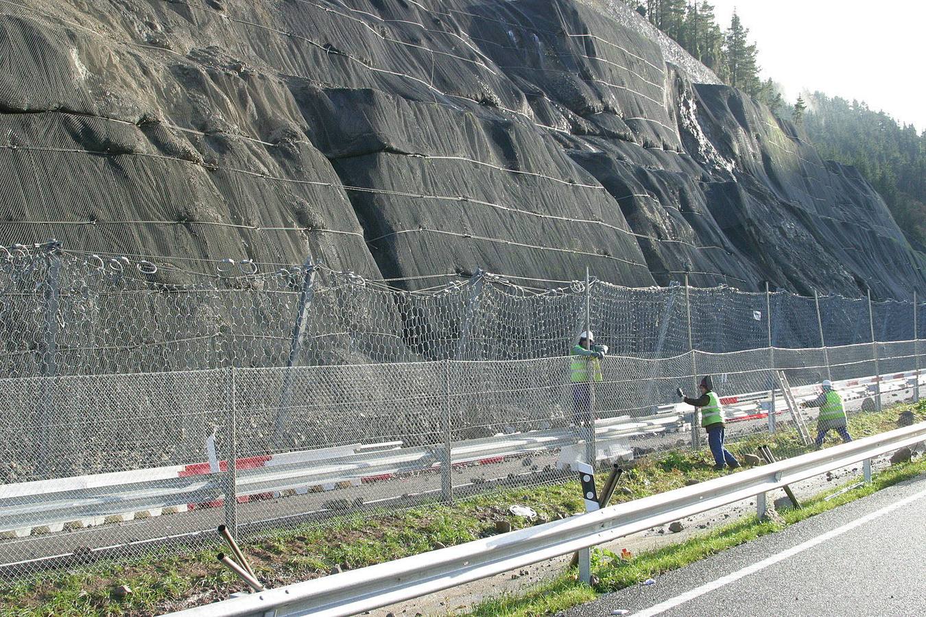 Argayu en la autovía del Cantábrico, A-64, en el tramo Villaviciosa-Lieres en la zona conocida como Fabares y que exigió una importante inversión.2003