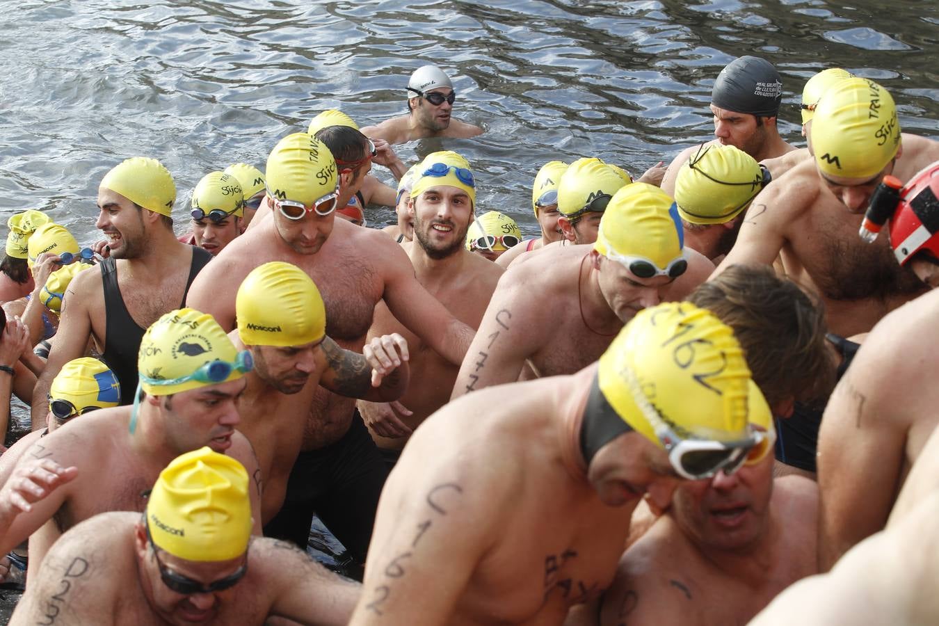 La Copa de Navidad de Gijón reúne a 250 nadadores