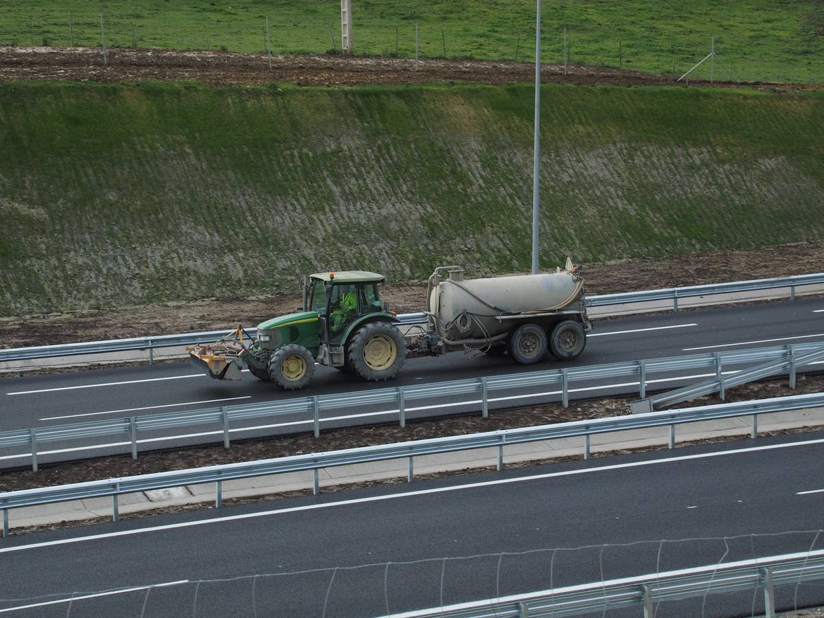 Las imágenes de las últimas obras en la Autovía del Cantábrico