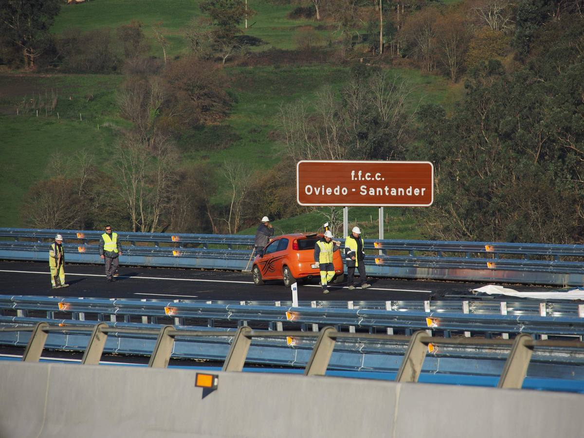 Últimos preparativos antes de la inauguración del tramo Unquera -La Franca