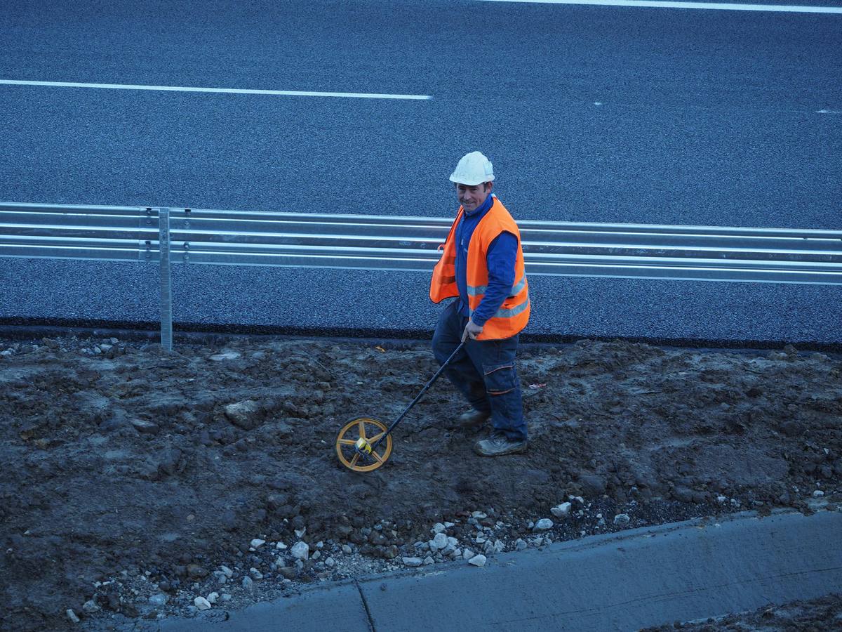 Últimos preparativos antes de la inauguración del tramo Unquera -La Franca