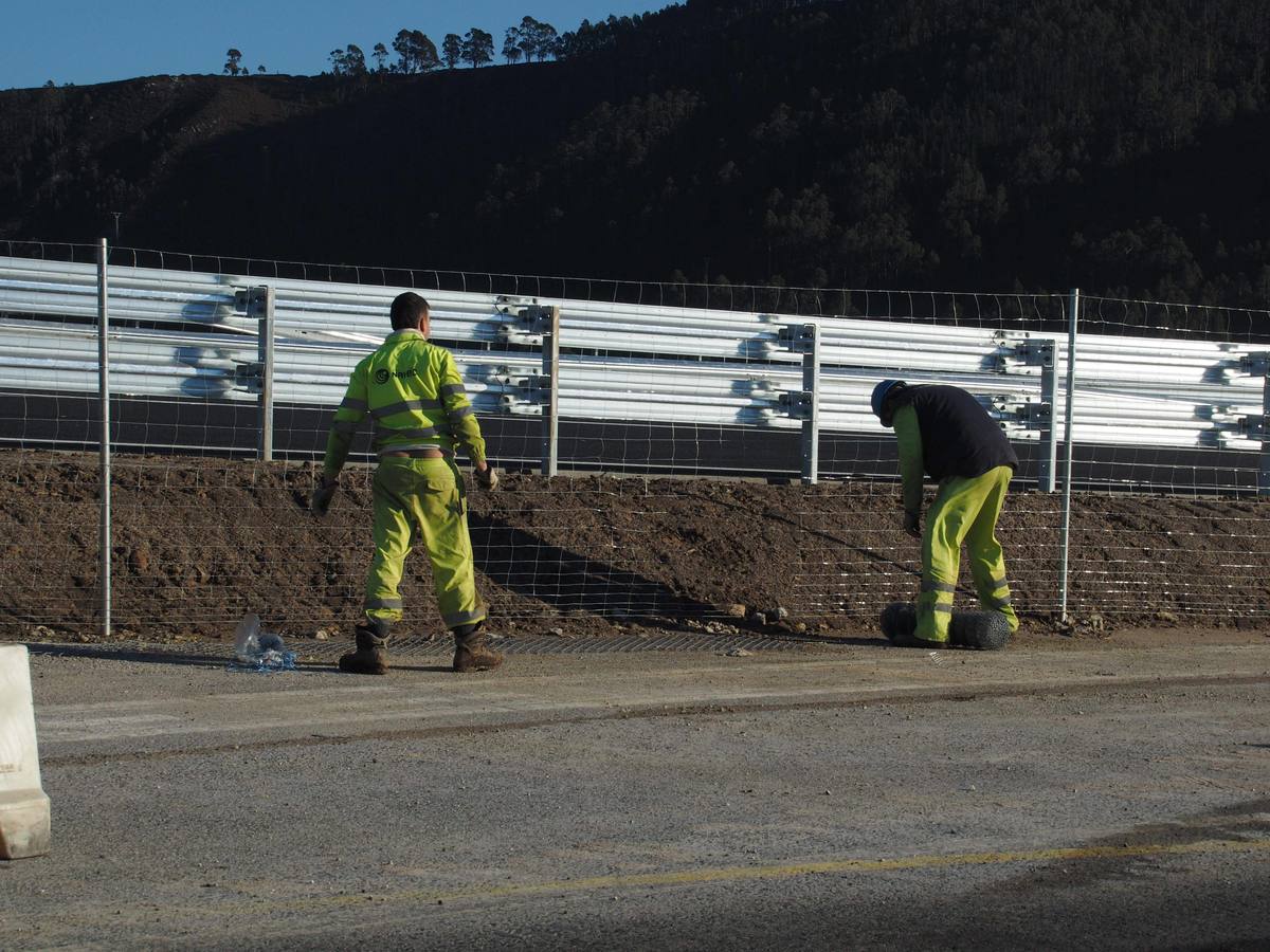 Últimos preparativos antes de la inauguración del tramo Unquera -La Franca