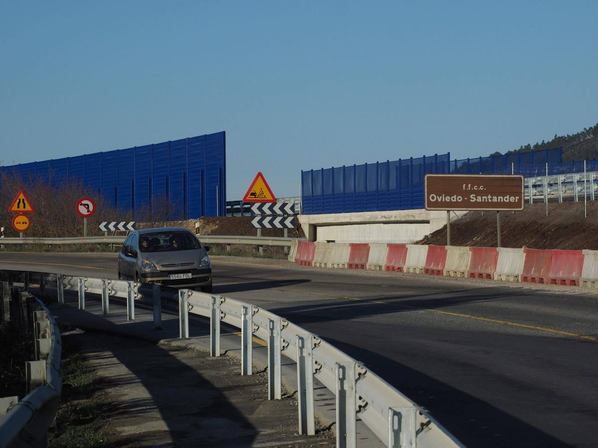 Últimos preparativos antes de la inauguración del tramo Unquera -La Franca