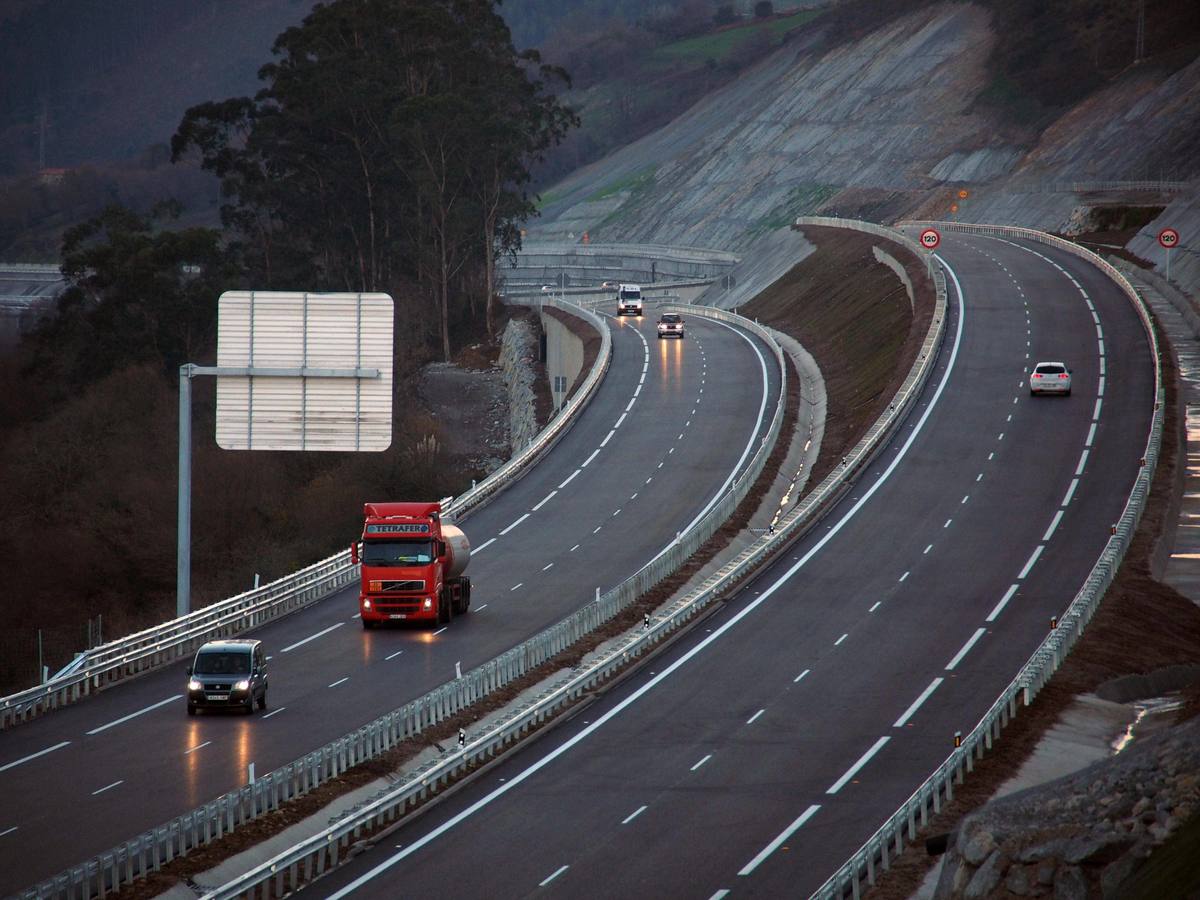 Mariano Rajoy inaugura el último tramo de la autovía del Cantábrico