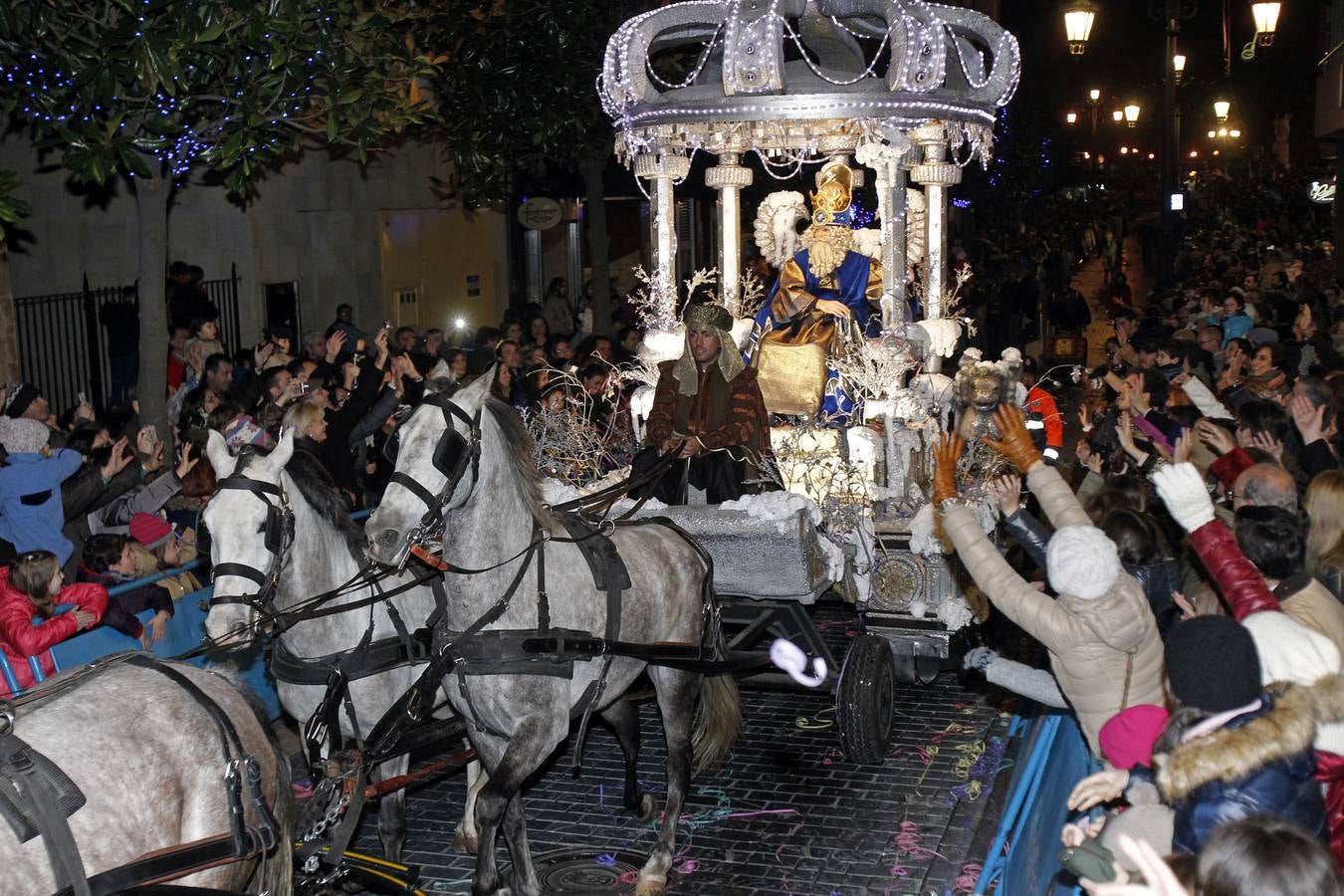 Los Reyes Magos llevan la ilusión a las calles de Oviedo