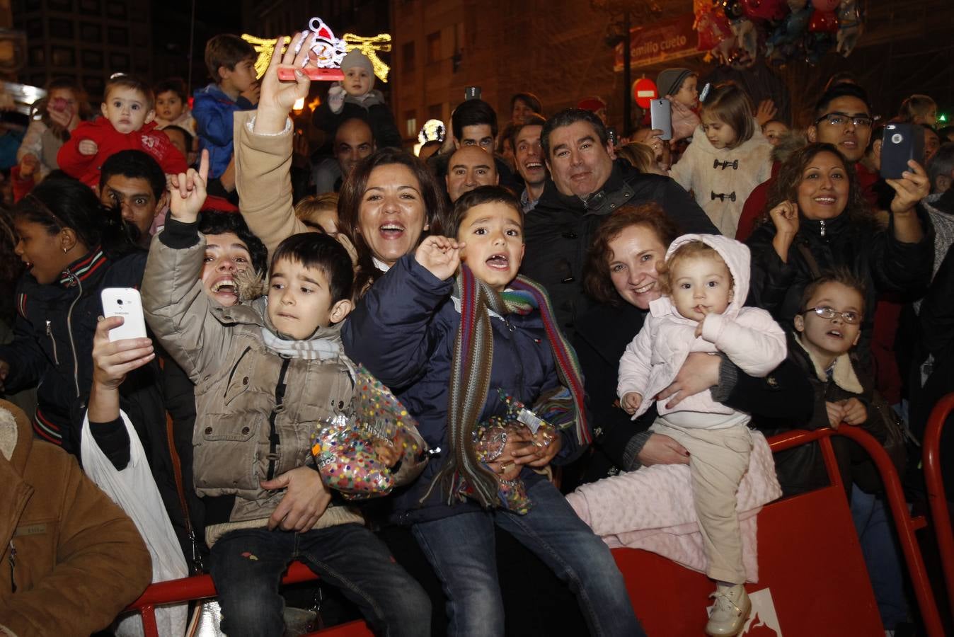 Los Reyes Magos llevan la ilusión a las calles de Oviedo