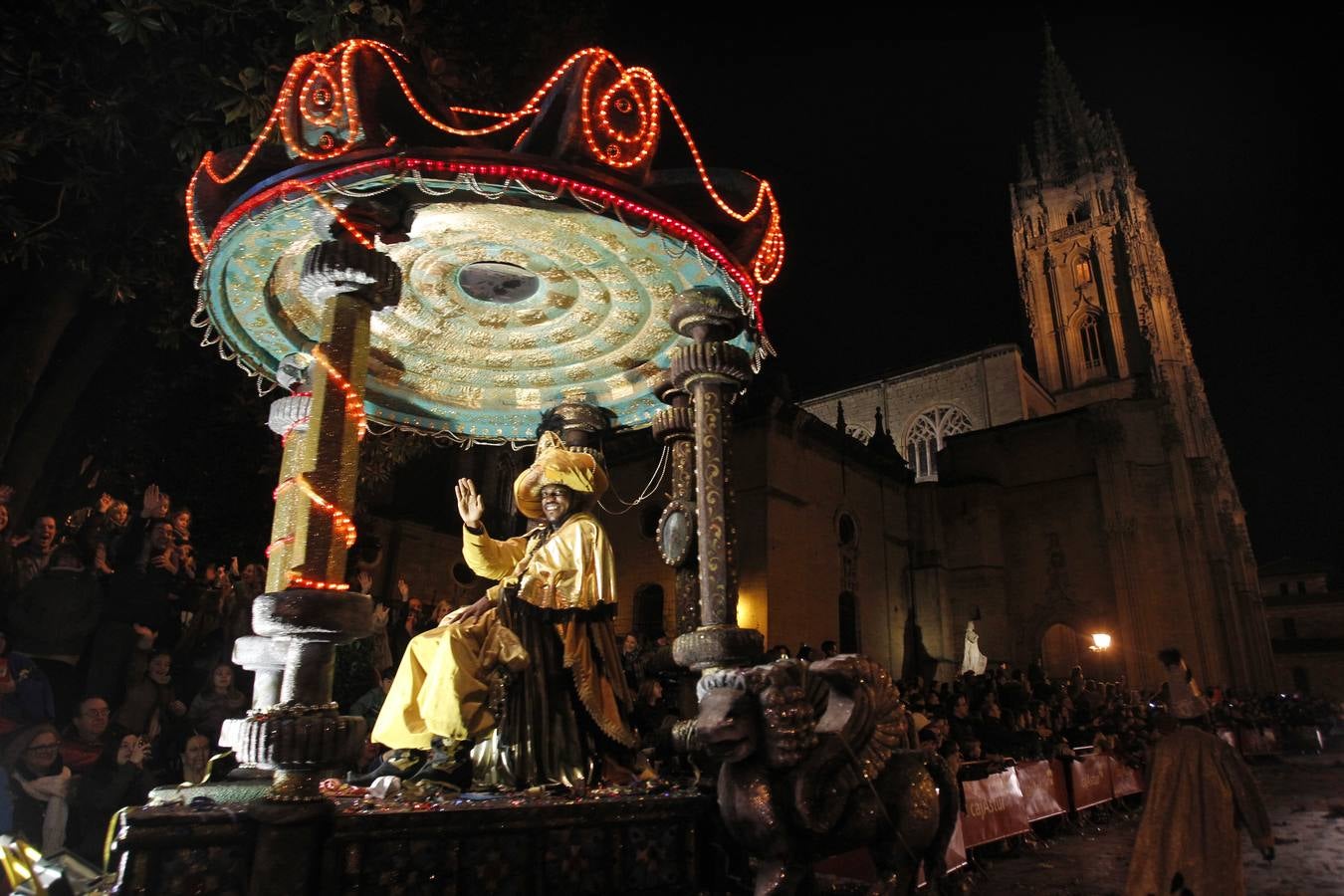 Los Reyes Magos llevan la ilusión a las calles de Oviedo
