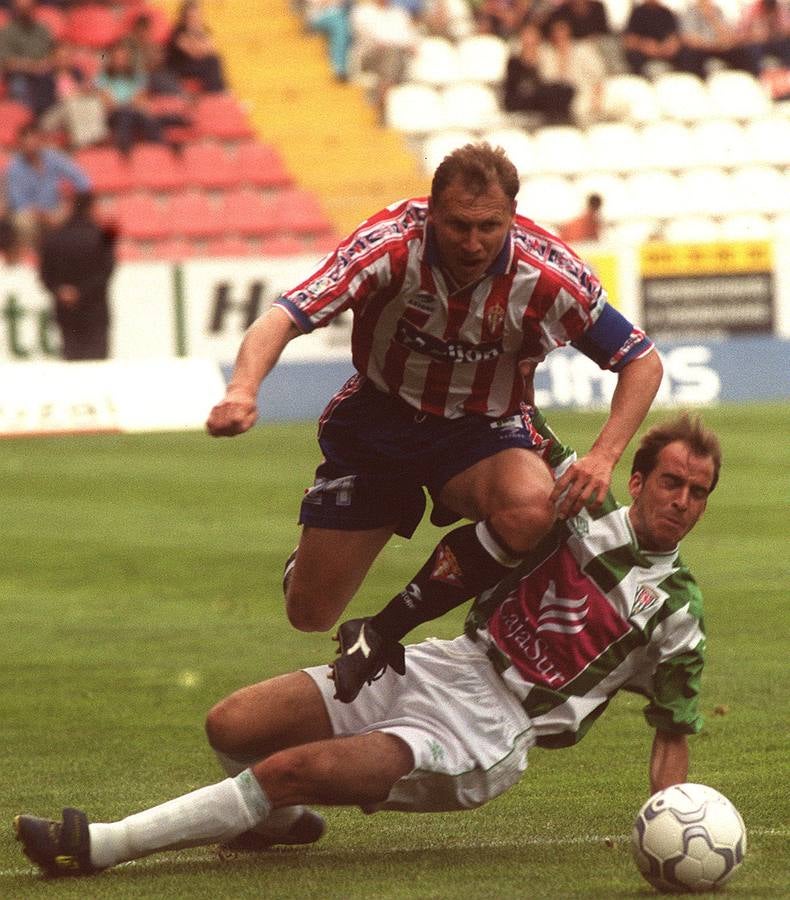 Cherishev en un partido contra el Córdoba. 17/06/2001