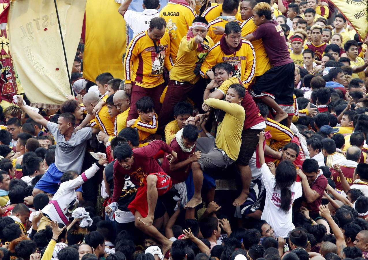 Pasión por la cruz en la ciudad de Manila