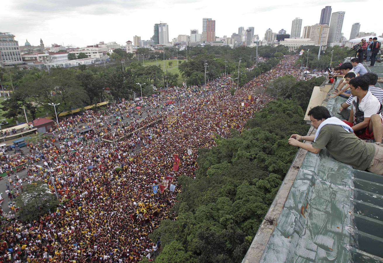 Pasión por la cruz en la ciudad de Manila