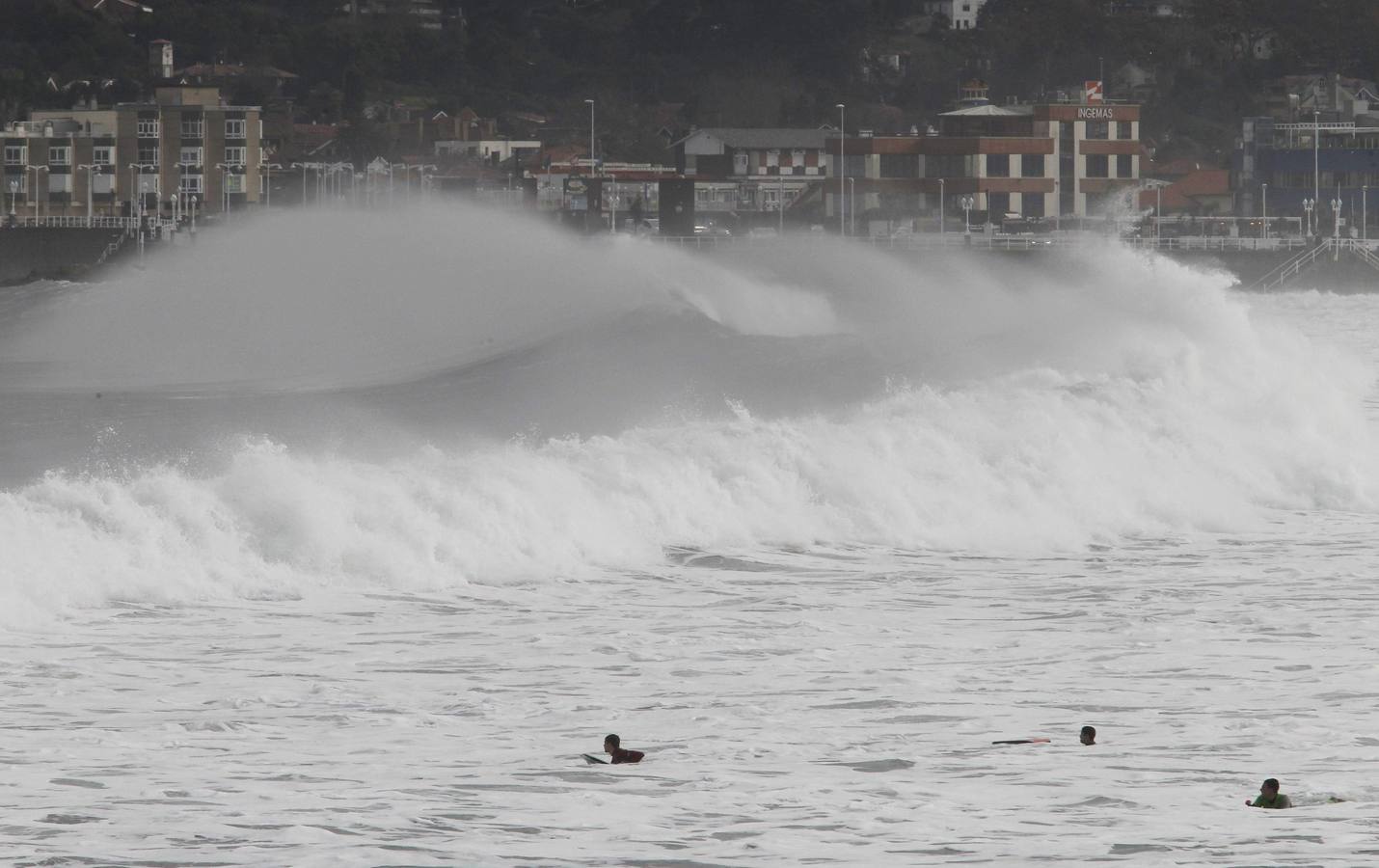 Asturias, en alerta por viento y nevadas