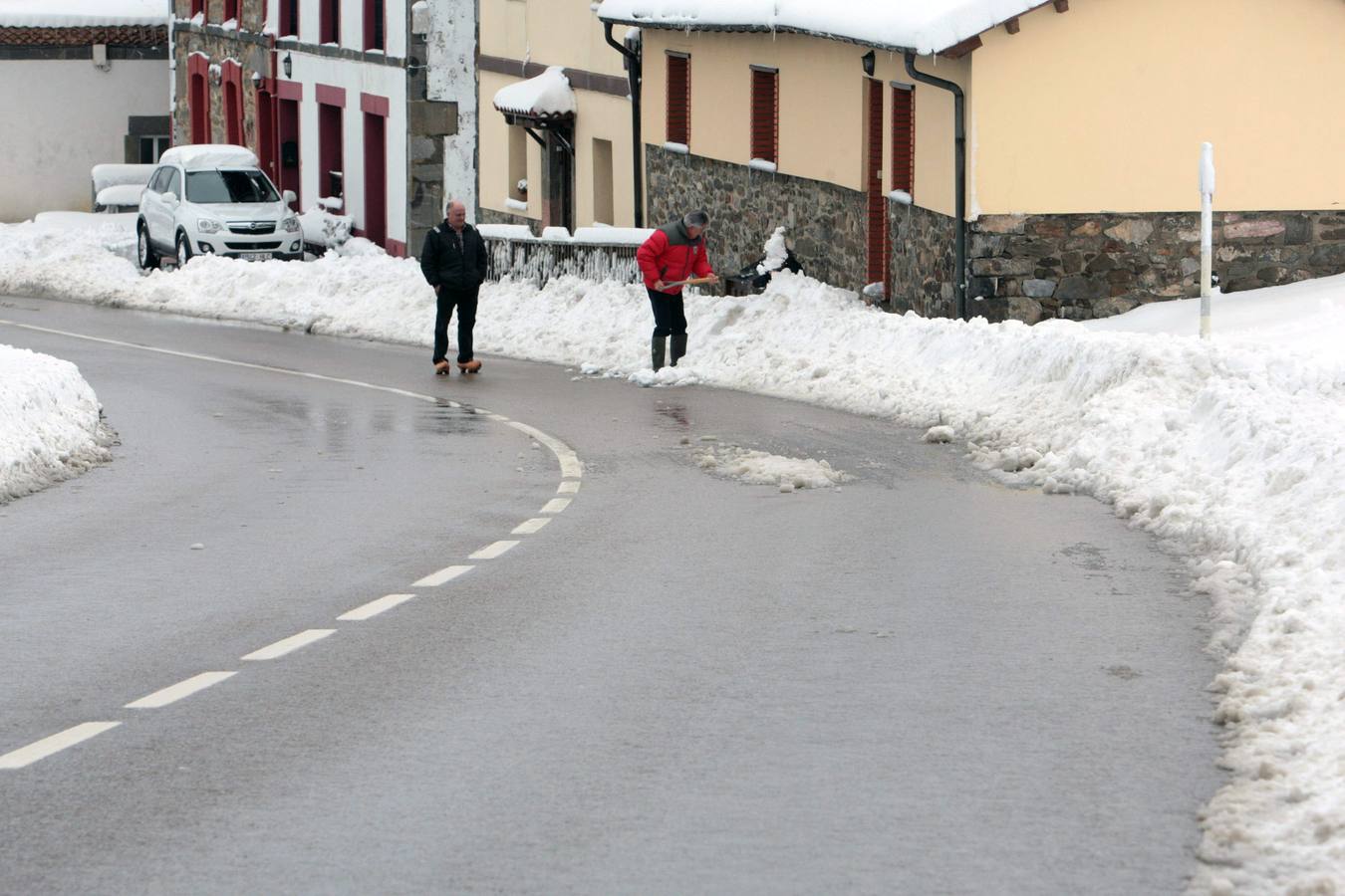 La nieve cubre Pajares