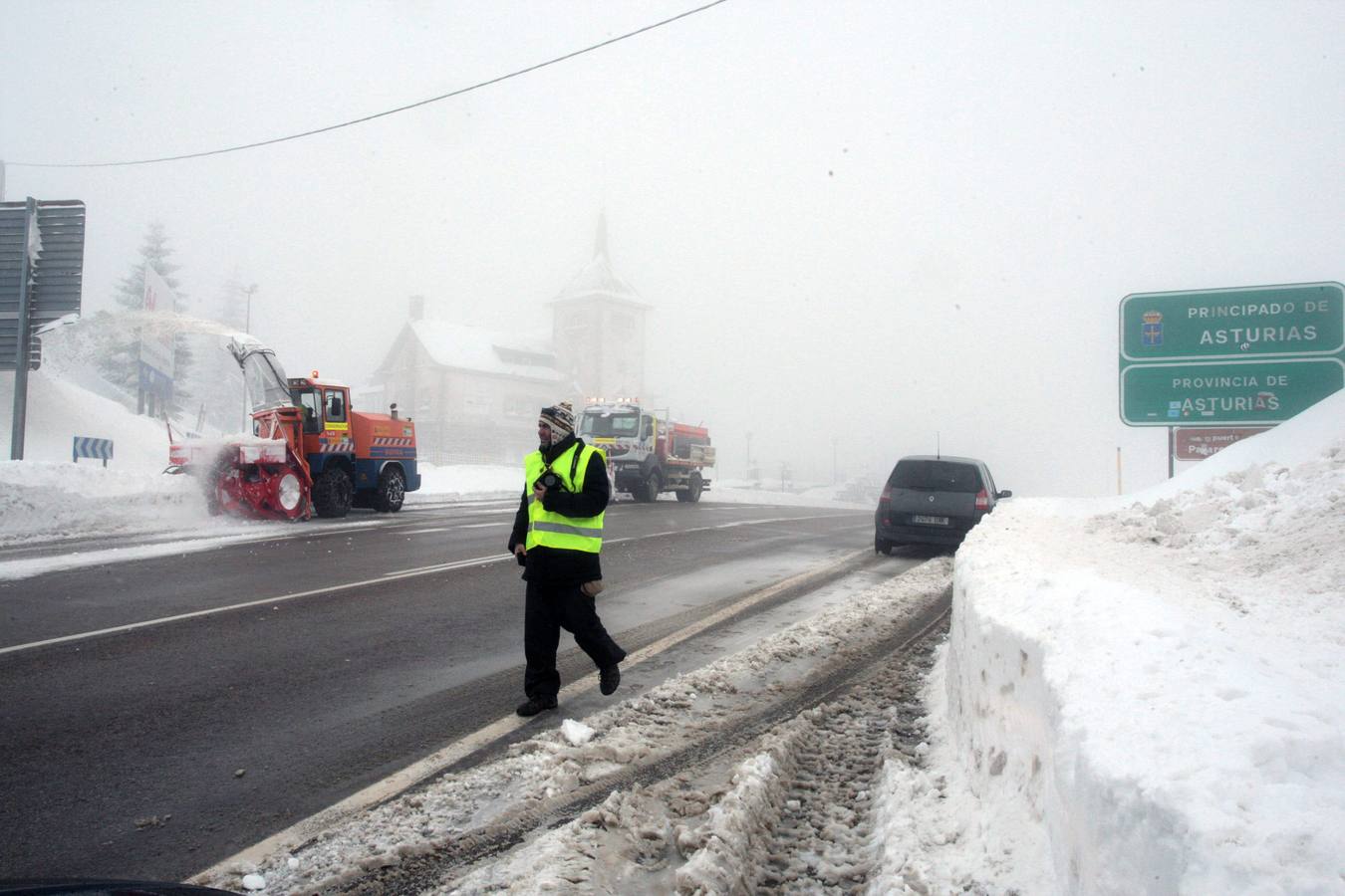 La nieve cubre Pajares
