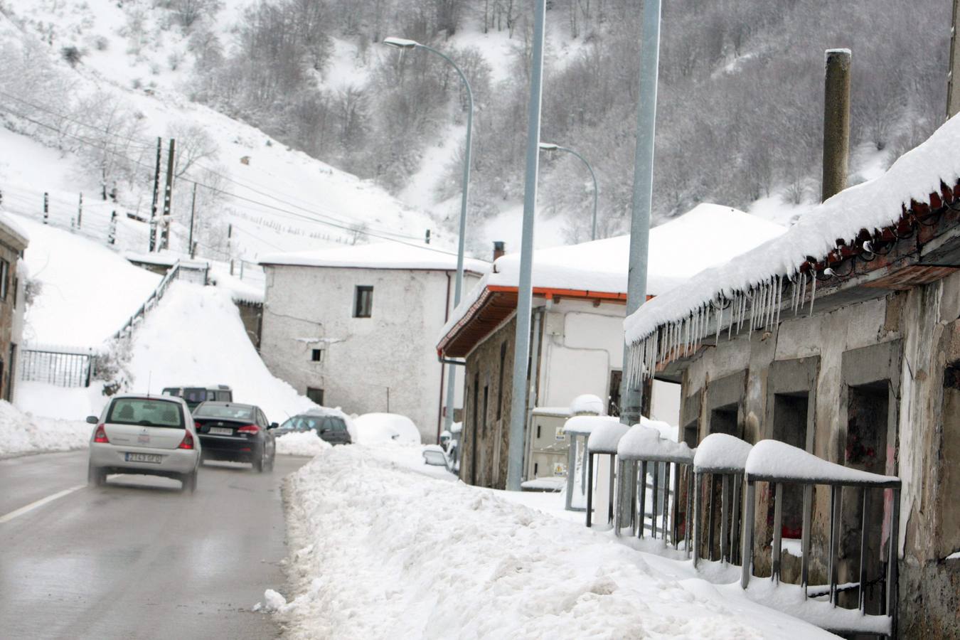 La nieve cubre Pajares