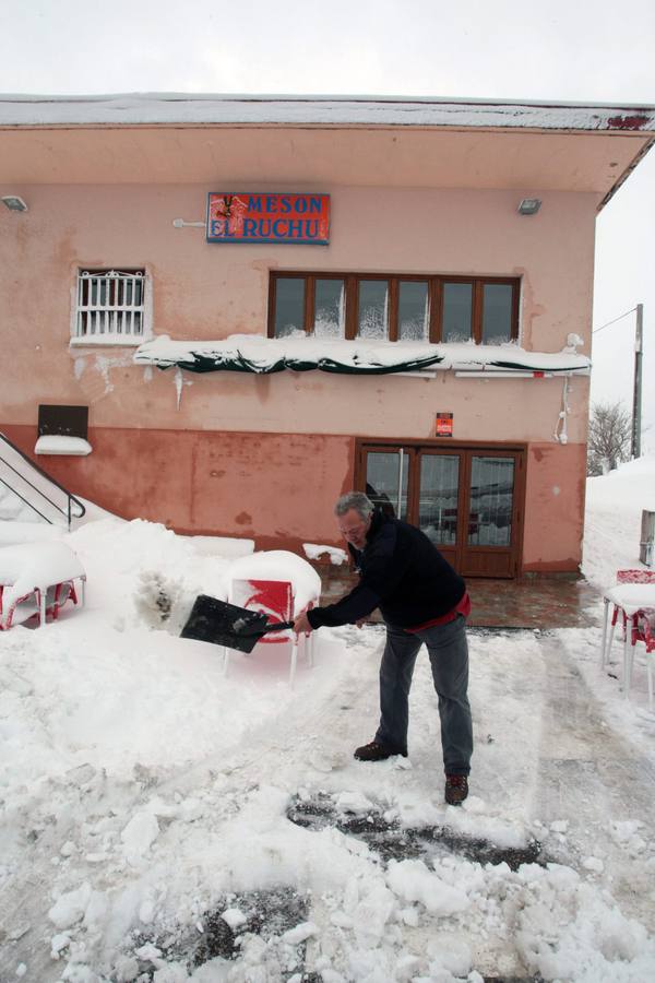 La nieve cubre Pajares