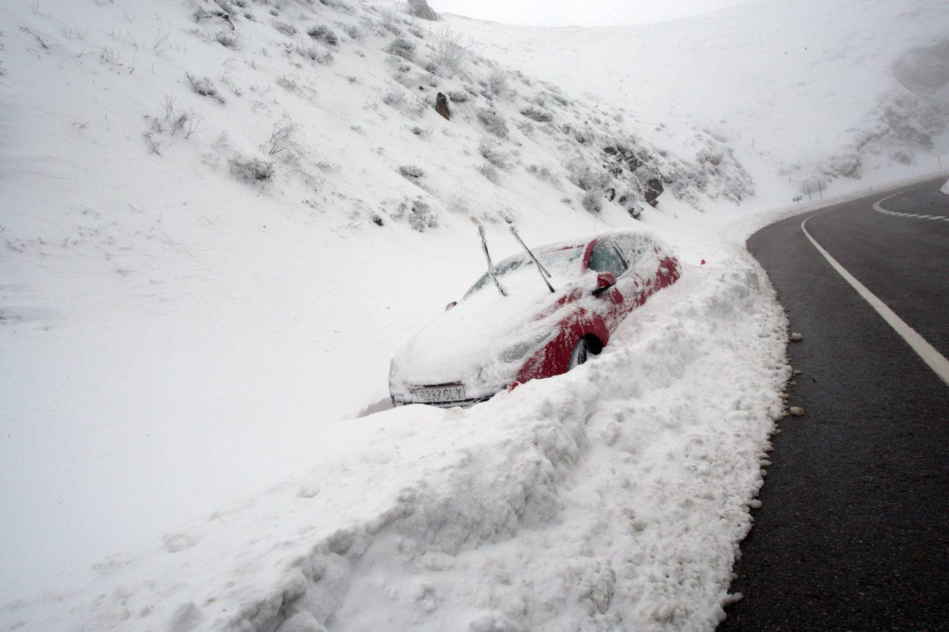 La nieve cubre Pajares