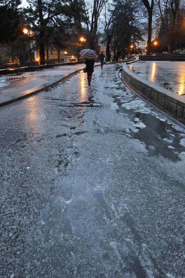 Sábado de granizo y viento en Oviedo