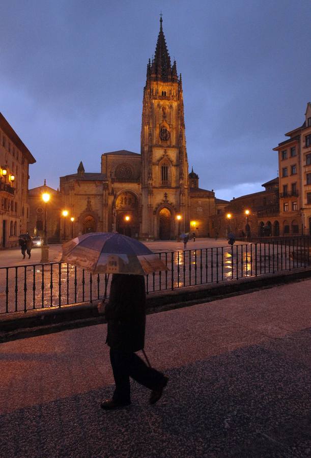 Sábado de granizo y viento en Oviedo