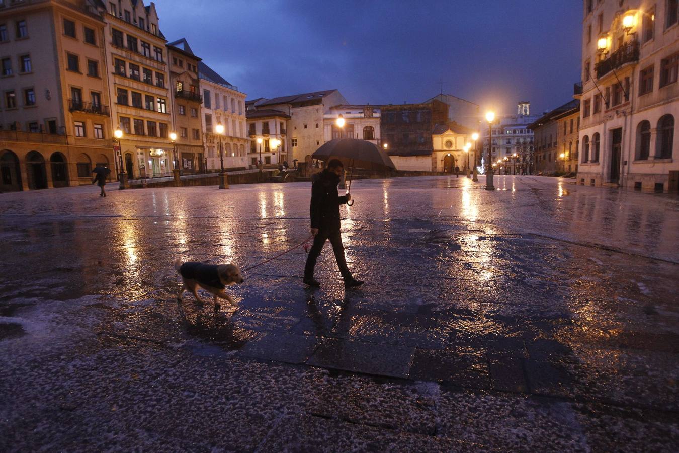 Sábado de granizo y viento en Oviedo