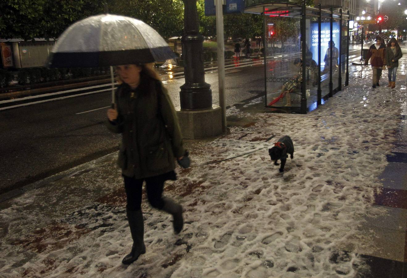 Sábado de granizo y viento en Oviedo