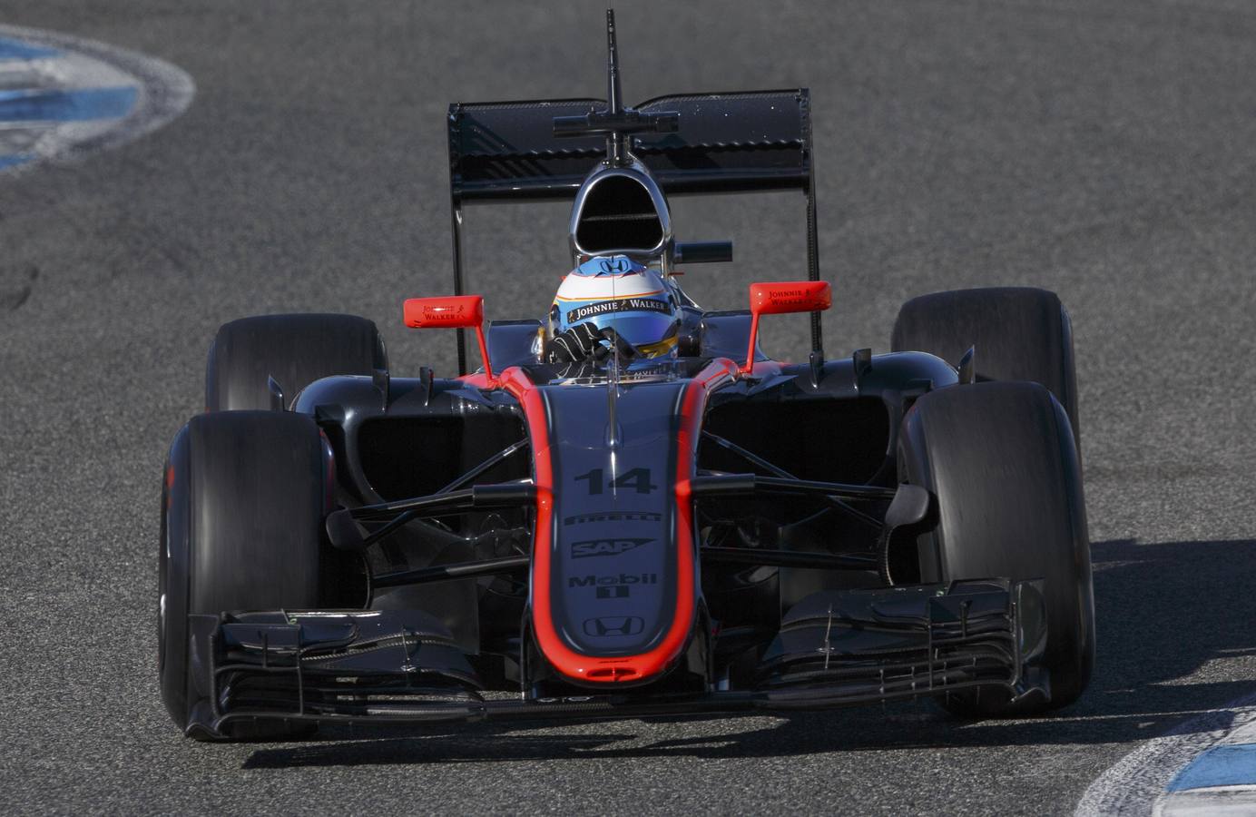 Alonso estrena su McLaren-Honda MP4-30