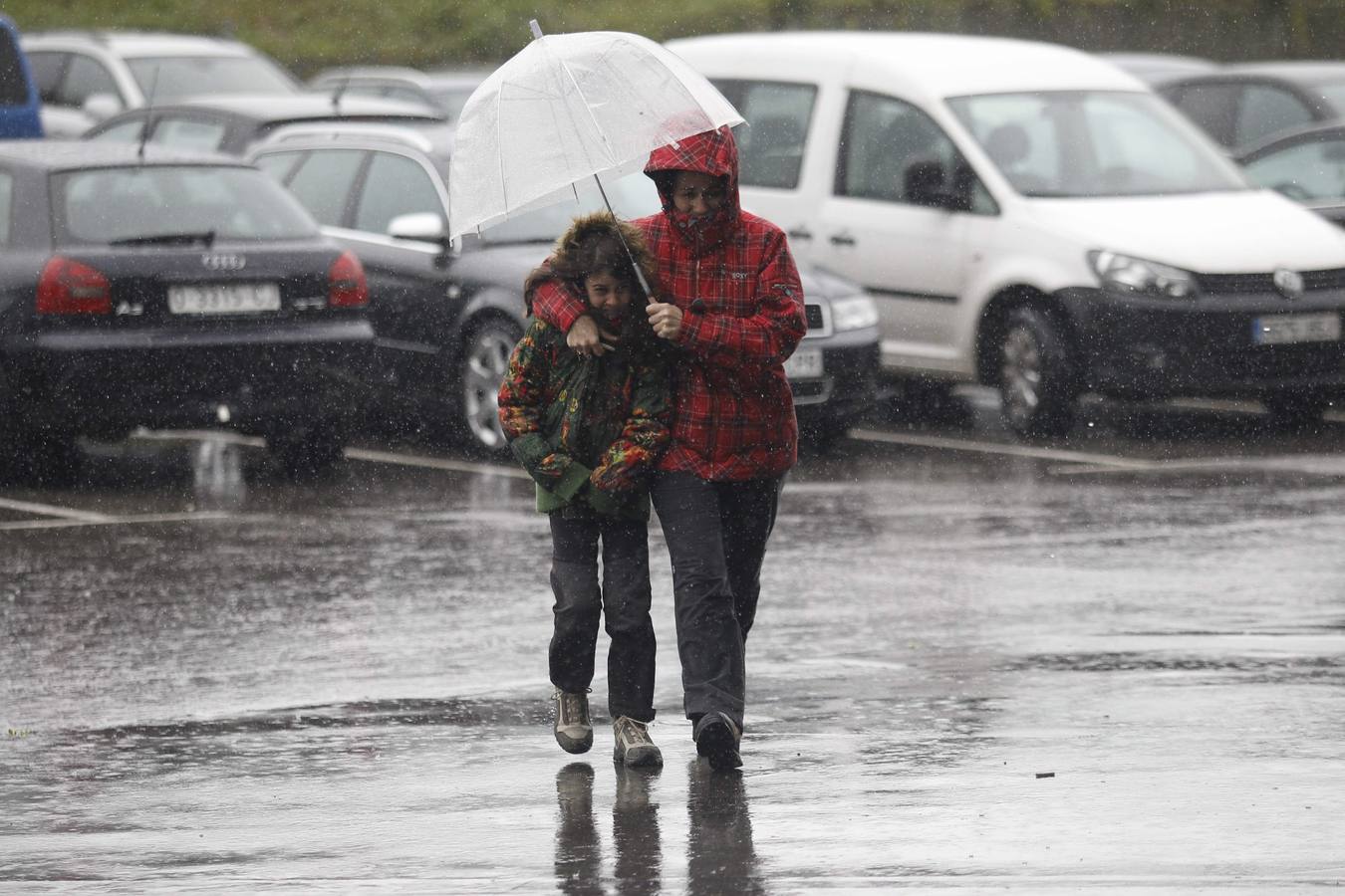 Caen los primeros copos en Oviedo