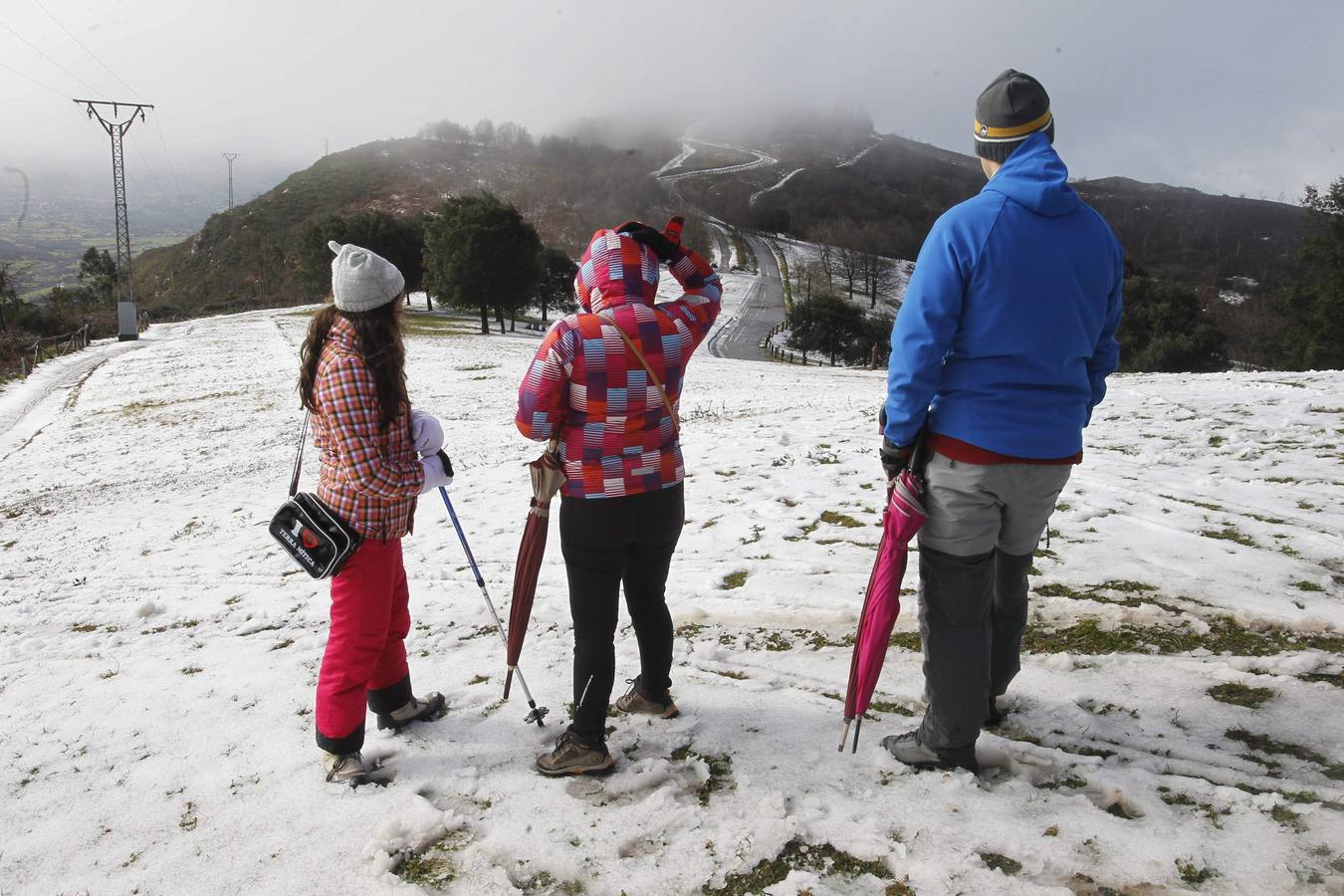 Caen los primeros copos en Oviedo