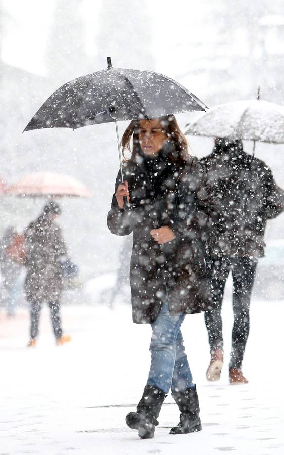 La nieve llega a Oviedo