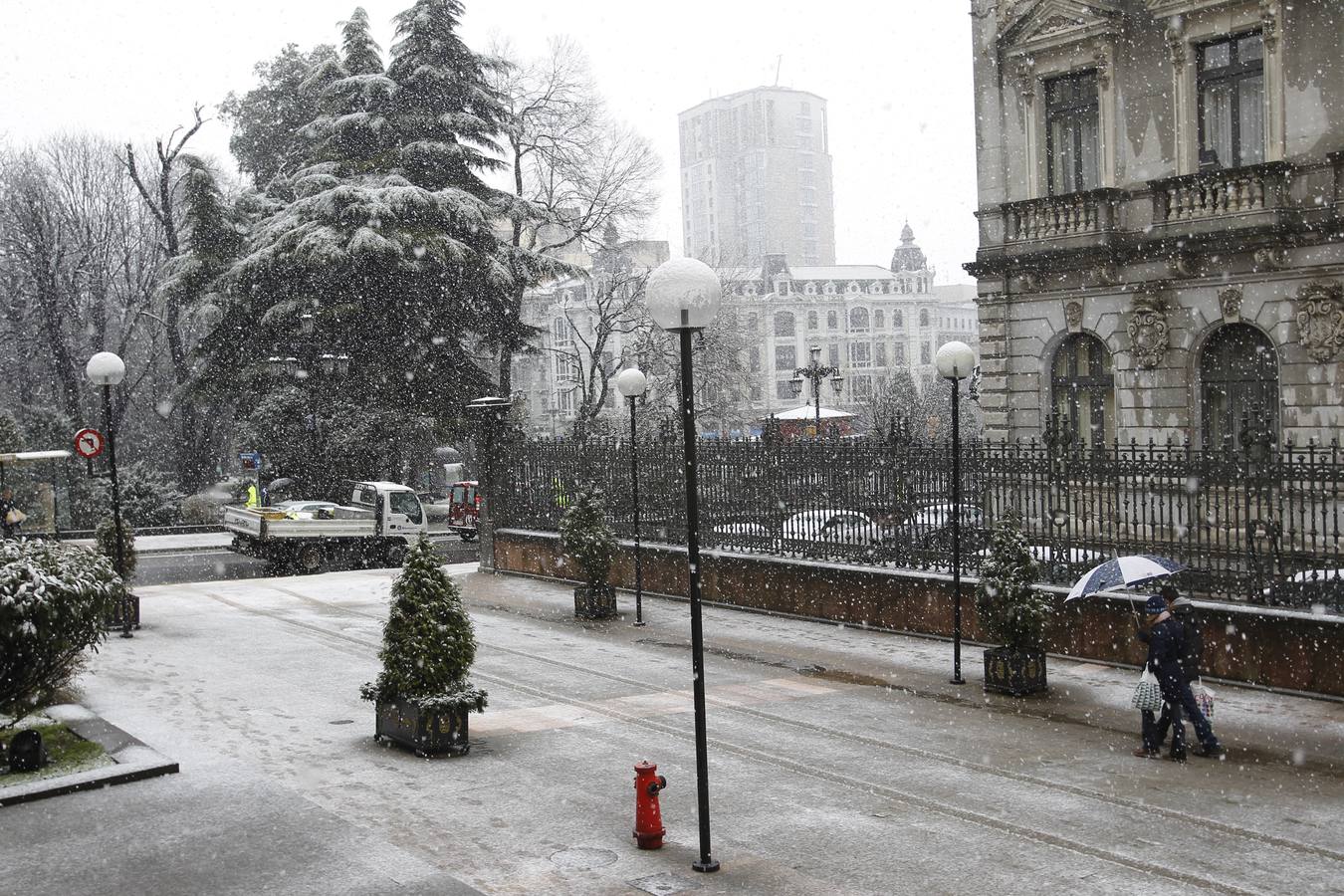 La nieve cubre en Oviedo