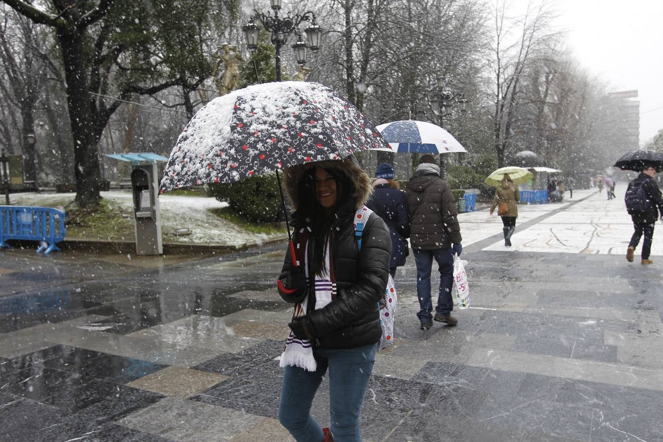 La nieve cubre en Oviedo