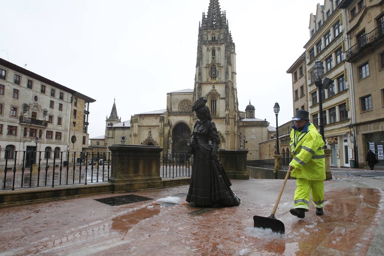 La nieve cubre en Oviedo