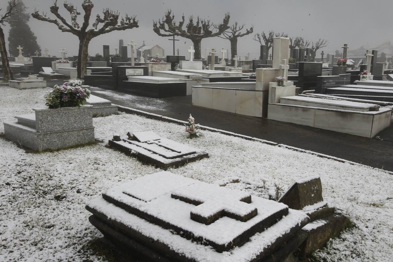 La nieve cubre en Oviedo
