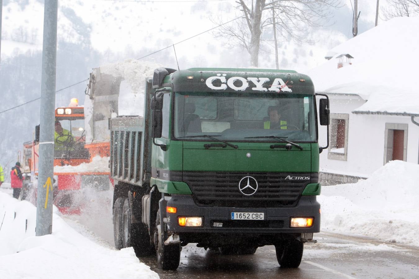 Las espectaculares imágenes que deja el trabajo para limpiar Pajares