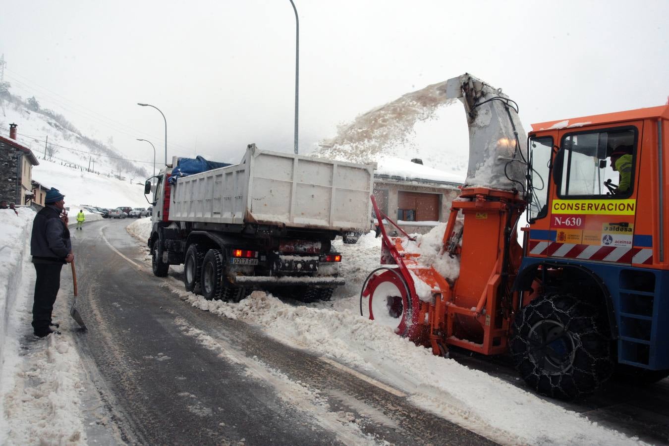Las espectaculares imágenes que deja el trabajo para limpiar Pajares
