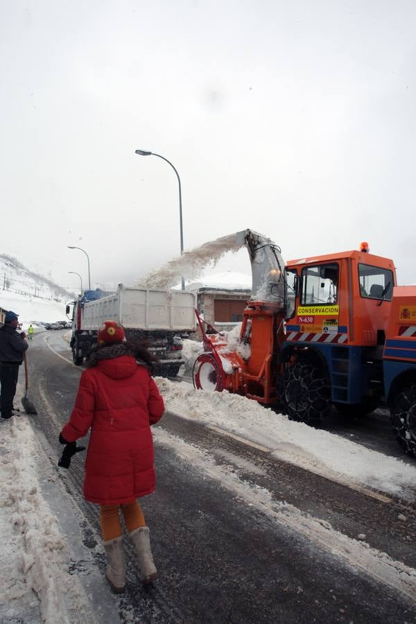Las espectaculares imágenes que deja el trabajo para limpiar Pajares