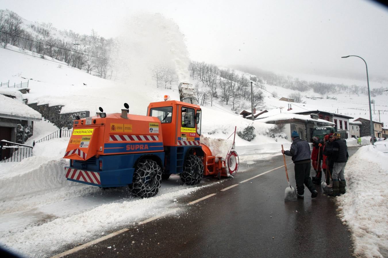Las espectaculares imágenes que deja el trabajo para limpiar Pajares
